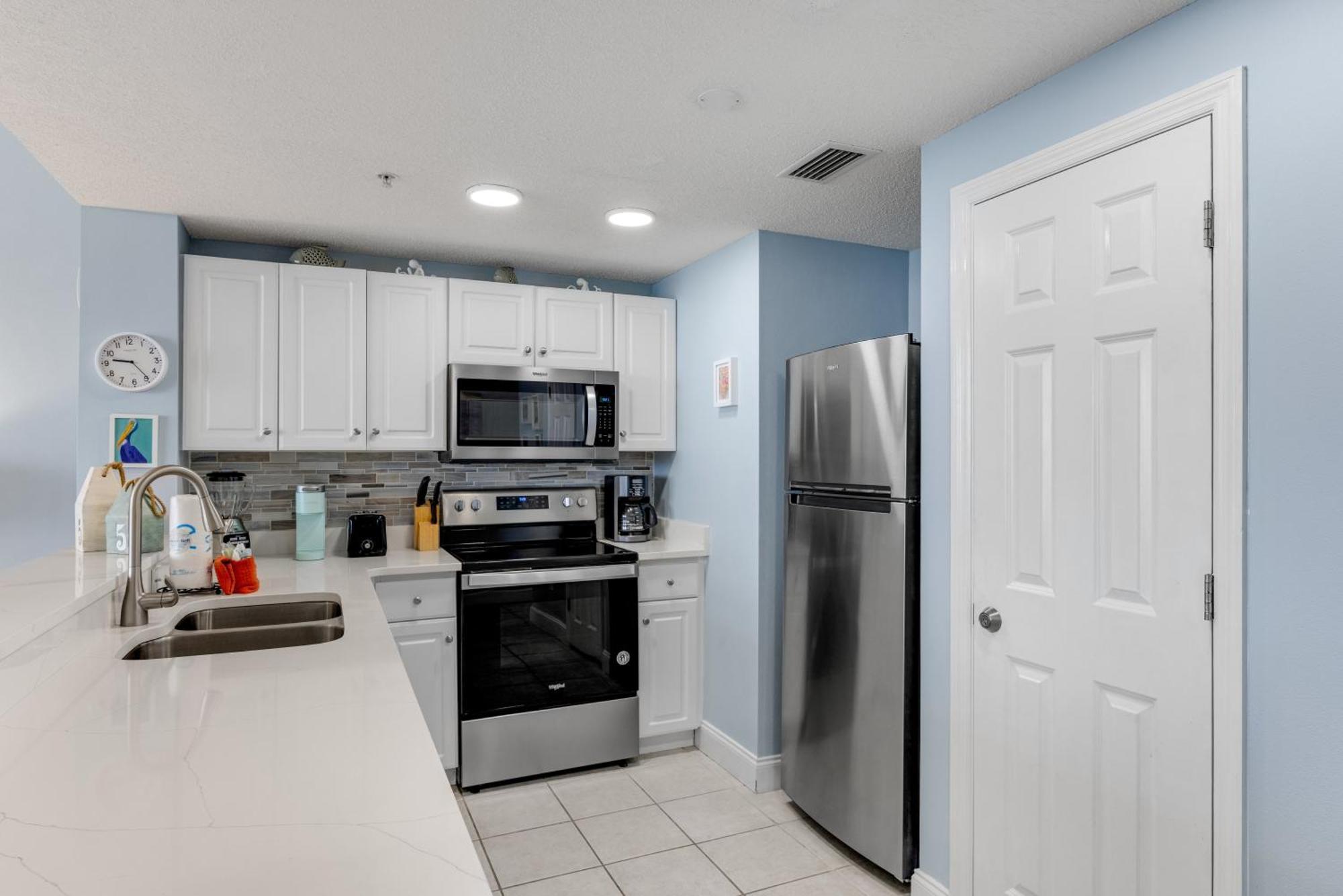 Parking Fee Included-majestic 1-1606! Gulf Front 1bedroom, Pool,hot Tubs,tennis