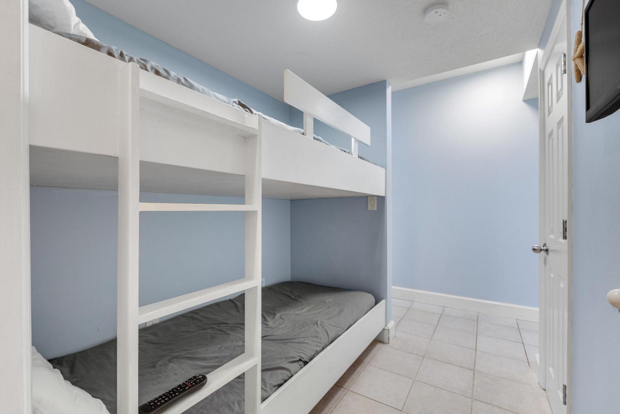 Parking Fee Included-majestic 1-1606! Gulf Front 1bedroom, Pool,hot Tubs,tennis * Panama City Beach