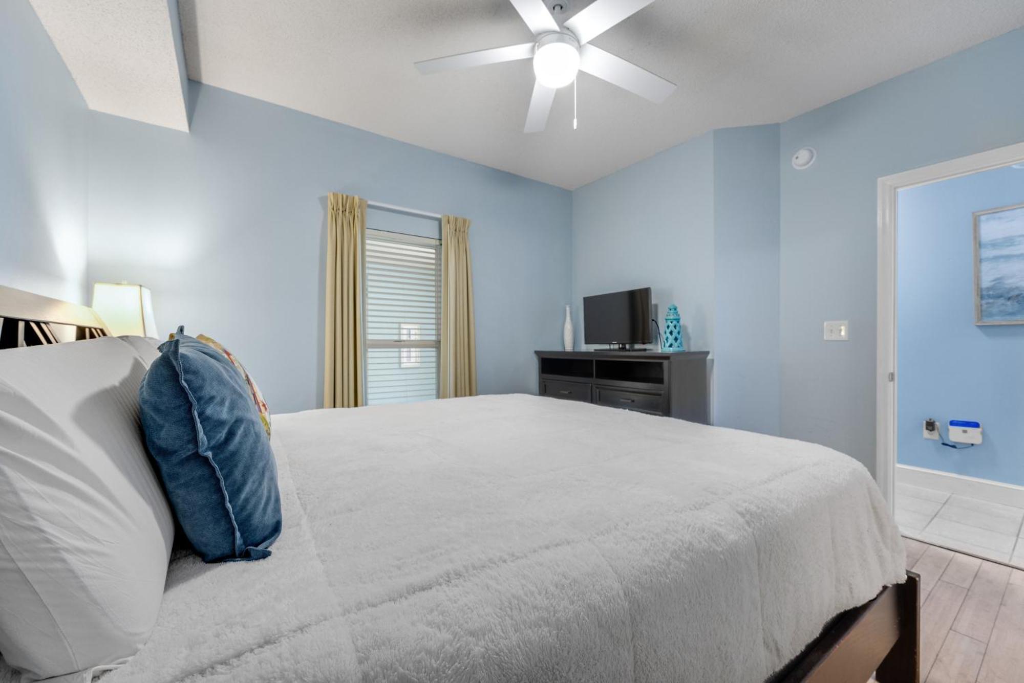 Parking Fee Included-majestic 1-1606! Gulf Front 1bedroom, Pool,hot Tubs,tennis * Panama City Beach