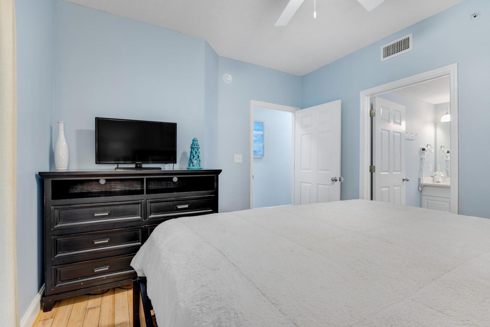 Parking Fee Included-majestic 1-1606! Gulf Front 1bedroom, Pool,hot Tubs,tennis Holiday home Panama City Beach