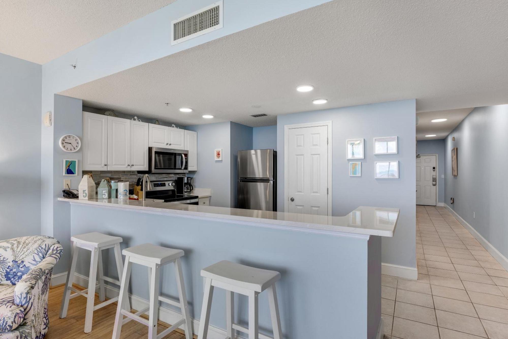 Parking Fee Included-majestic 1-1606! Gulf Front 1bedroom, Pool,hot Tubs,tennis *