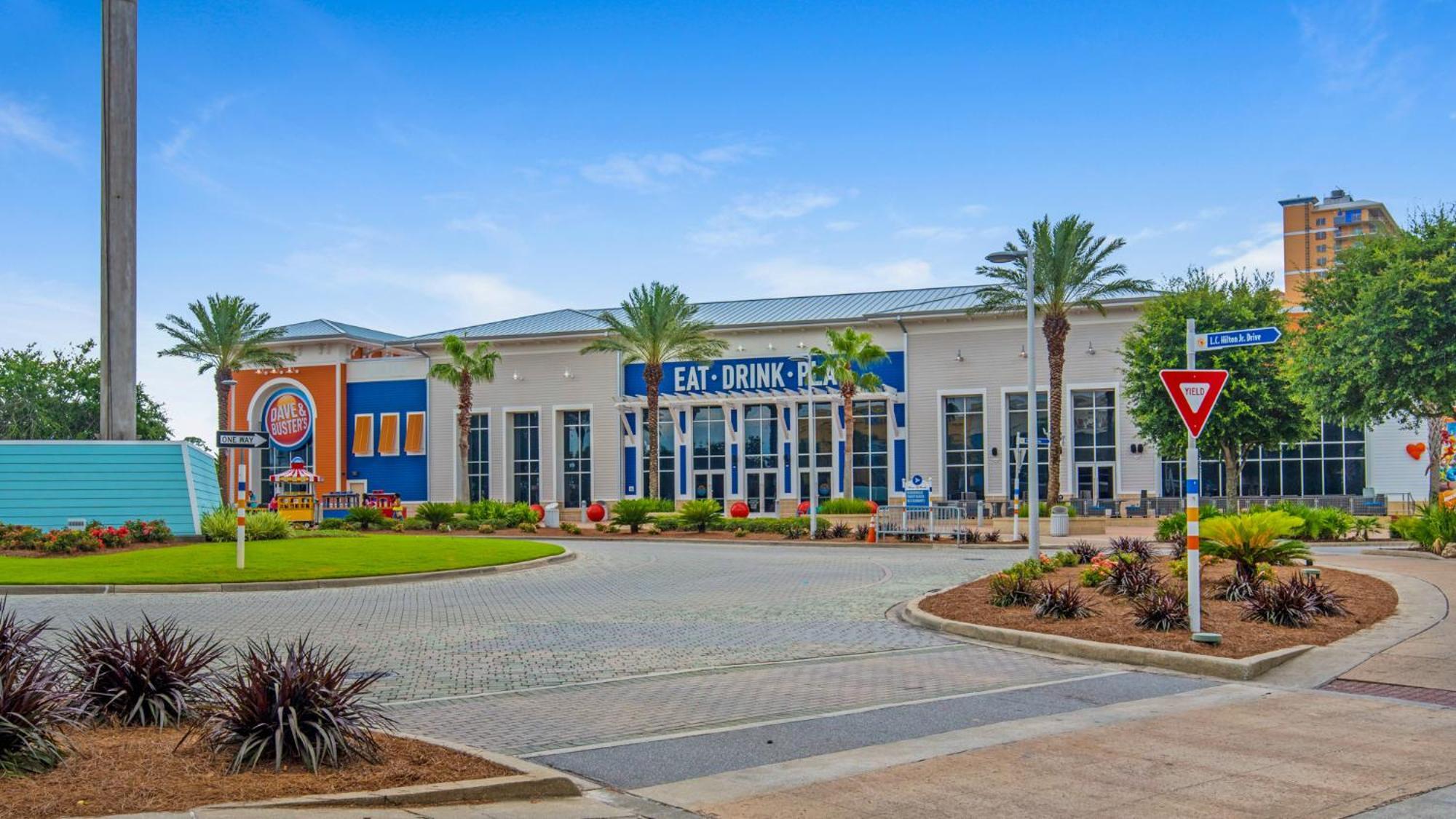 Parking Fee Included-majestic 1-1606! Gulf Front 1bedroom, Pool,hot Tubs,tennis