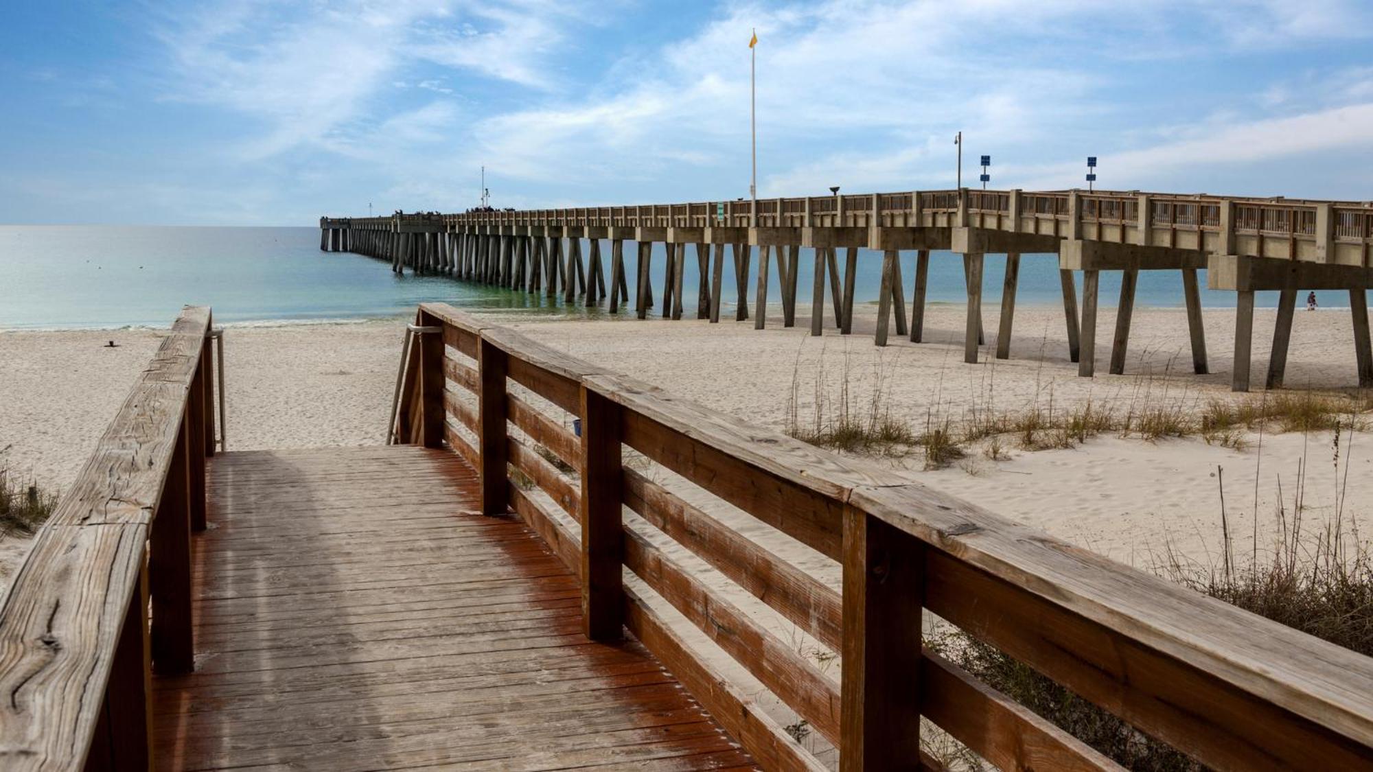 Holiday home Parking Fee Included-majestic 1-1606! Gulf Front 1bedroom, Pool,hot Tubs,tennis