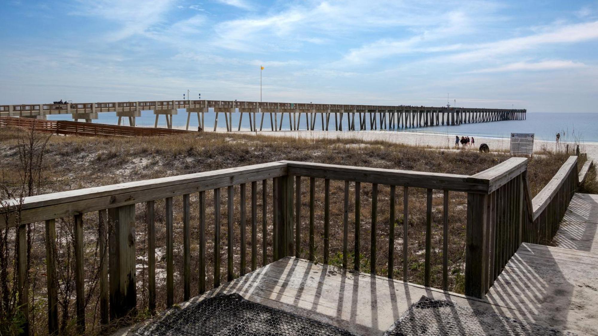Holiday home Parking Fee Included-majestic 1-1606! Gulf Front 1bedroom, Pool,hot Tubs,tennis Panama City Beach